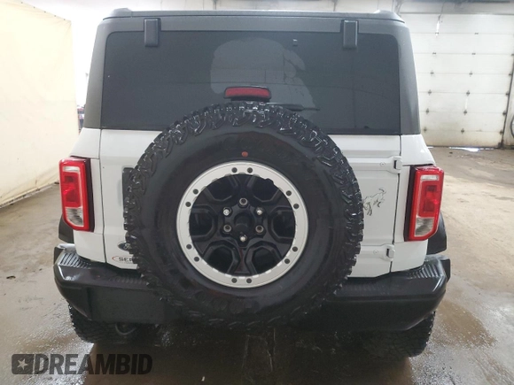 2024 Ford Bronco z VIN 1FMEE1BP7RLA56385, wystawiony jako Copart lot #50716535 z przebiegiem 6 120 mil mil oraz Czysty tytuł • Clean title. Historia ofert i sprzedaży dostępna na DreamBid. Obrazek 6.