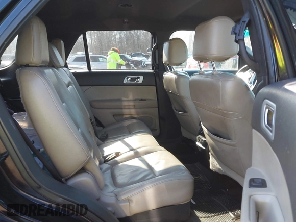 2013 Ford Police Interceptor Utility z VIN 1FM5K8AR7DGB84924, wystawiony jako IAAI lot #41639236 z przebiegiem 89 634 mil mil oraz . Historia ofert i sprzedaży dostępna na DreamBid. Obrazek 8.