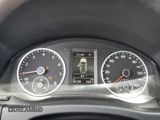 2013 Volkswagen Tiguan SE z VIN WVGAV7AX4DW523112, wystawiony jako Copart lot #53261855 z przebiegiem 86 190 mil mil oraz Szkoda całkowita • Salvage title. Historia ofert i sprzedaży dostępna na DreamBid. Obrazek 9.