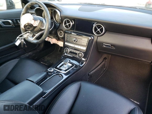 2020 Mercedes-Benz SLC 300 z VIN W1KPK3JA7LF171157, wystawiony jako Copart lot #83157894 z przebiegiem Nie podano mil oraz Szkody całkowita. Historia ofert i sprzedaży dostępna na DreamBid. Obrazek 8.