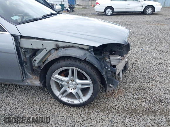 2008 Mercedes-Benz C 300 Sport z VIN WDDGF54X88R014131, wystawiony jako IAAI lot #42322775 z przebiegiem 153 237 mil mil oraz . Historia ofert i sprzedaży dostępna na DreamBid. Obrazek 14.