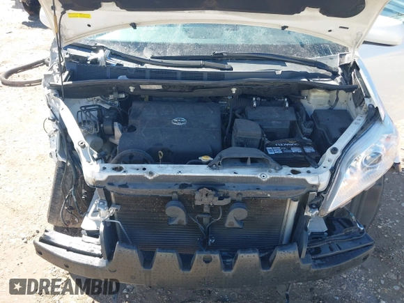 2015 Toyota Sienna XLE with VIN 5TDYK3DC7FS661582, listed as a IAAI auction lot 41688972 with 145,953 mi miles. Bid and sale history available at carsss.com. Image 10.
