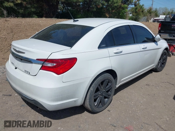 2011 Chrysler 200 Touring z VIN 1C3BC1FB0BN569990, wystawiony jako IAAI lot #42115353 z przebiegiem 152 148 mil mil oraz . Historia ofert i sprzedaży dostępna na DreamBid. Obrazek 4.