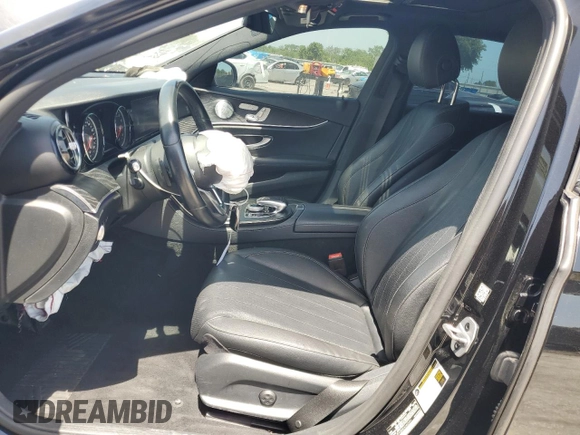 2019 Mercedes-Benz E 300 z VIN WDDZF4JB0KA562691, wystawiony jako Copart lot #56961235 z przebiegiem 84 666 mil mil oraz Nie do naprawy • Non repairable. Historia ofert i sprzedaży dostępna na DreamBid. Obrazek 7.