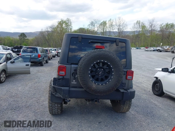 2018 Jeep Wrangler Unlimited Sport S z VIN 1C4HJWDG2JL930461, wystawiony jako IAAI lot #42042644 z przebiegiem 136 530 mil mil oraz . Historia ofert i sprzedaży dostępna na DreamBid. Obrazek 16.