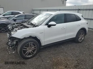 2020 Porsche Cayenne E-Hybrid with VIN WP1AE2AY4LDA23086, listed as a Copart auction lot 60710045 with 56,283 mi miles and Salvage title. Bid and sale history available at DreamBid. Image 1.