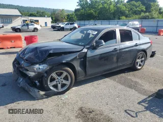 2014 BMW 3 Series 328i xDrive z VIN WBA3B5C59EF959006, wystawiony jako Copart lot #62296025 z przebiegiem Nie podano mil oraz Szkoda całkowita • Salvage title. Historia ofert i sprzedaży dostępna na DreamBid. Obrazek 1.