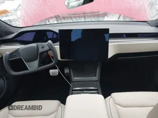 2022 Tesla Model S Plaid z VIN 5YJSA1E61NF485055, wystawiony jako IAAI lot #41751134 z przebiegiem Nie podano mil oraz . Historia ofert i sprzedaży dostępna na DreamBid. Obrazek 5.