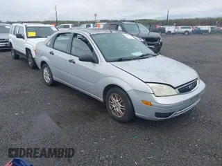 2007 Ford Focus S with VIN 1FAHP34N47W261179, listed as a IAAI auction lot 41931042 with 216,400 mi miles. Bid and sale history available at carsss.com. Image 1.
