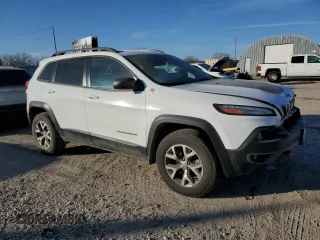 2016 Jeep Cherokee Trailhawk z VIN 1C4PJMBS2GW334801, wystawiony jako Copart lot #87434324 z przebiegiem 92 887 mil mil oraz Szkoda całkowita • Salvage title. Historia ofert i sprzedaży dostępna na DreamBid. Obrazek 4.
