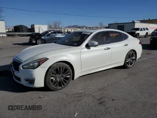 2016 Infiniti Q70 z VIN JN1BY1AP2GM220071, wystawiony jako Copart lot #85816614 z przebiegiem 154 984 mil mil oraz Szkody całkowita. Historia ofert i sprzedaży dostępna na DreamBid. Obrazek 1.