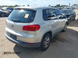 2013 Volkswagen Tiguan SE z VIN WVGBV7AX3DW502501, wystawiony jako IAAI lot #42827693 z przebiegiem 107 413 mil mil oraz . Historia ofert i sprzedaży dostępna na DreamBid. Obrazek 4.