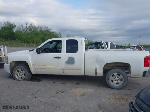 2007 Chevrolet Silverado 1500 LT w/1LT with VIN 1GCEC19J27Z529776, listed as a IAAI auction lot 42041689 with 178,252 mi miles. Bid and sale history available at carsss.com. Image 14.