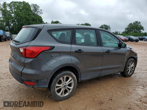 2019 Ford Escape S z VIN 1FMCU0F75KUA87696, wystawiony jako Copart lot #56312775 z przebiegiem 84 472 mil mil oraz Szkoda całkowita • Salvage title. Historia ofert i sprzedaży dostępna na DreamBid. Obrazek 3.