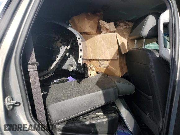 2018 Chevrolet Tahoe LT z VIN 1GNSKBKC0JR130323, wystawiony jako Copart lot #47020125 z przebiegiem 102 046 mil mil oraz Szkoda całkowita • Salvage title. Historia ofert i sprzedaży dostępna na DreamBid. Obrazek 11.