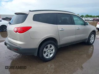 2012 Chevrolet Traverse 1LT z VIN 1GNKRGED4CJ237745, wystawiony jako IAAI lot #42115655 z przebiegiem 245 514 mil mil oraz . Historia ofert i sprzedaży dostępna na DreamBid. Obrazek 4.