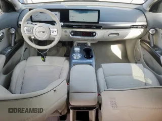 2024 Genesis GV60 Advanced z VIN KMUKCDSC6RU021775, wystawiony jako Copart lot #61066935 z przebiegiem 3 690 mil mil oraz Szkoda całkowita • Salvage title. Historia ofert i sprzedaży dostępna na DreamBid. Obrazek 8.