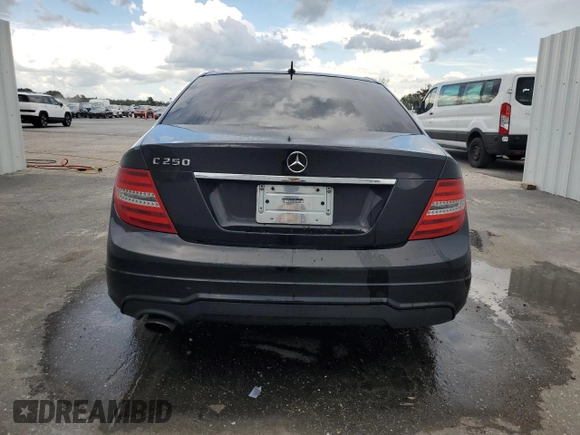 2014 Mercedes-Benz C 250 Sport z VIN WDDGF4HB7EA936280, wystawiony jako Copart lot #62165085 z przebiegiem 121 498 mil mil oraz Czysty tytuł • Clean title. Historia ofert i sprzedaży dostępna na DreamBid. Obrazek 6.