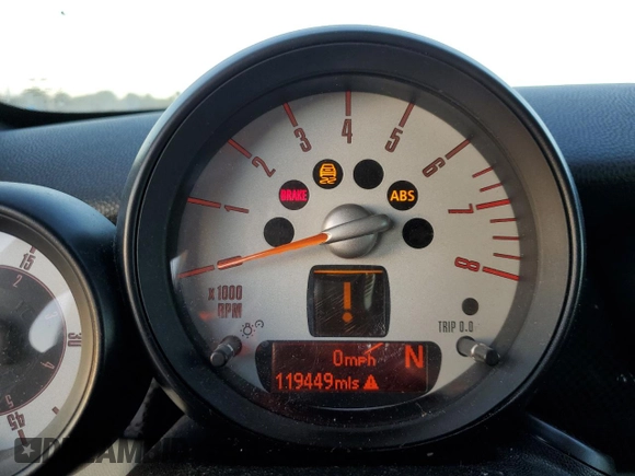 2013 MINI Roadster S z VIN WMWSY3C55DT594614, wystawiony jako Copart lot #87357464 z przebiegiem 119 449 mil mil oraz Tytuł czysty. Historia ofert i sprzedaży dostępna na DreamBid. Obrazek 9.