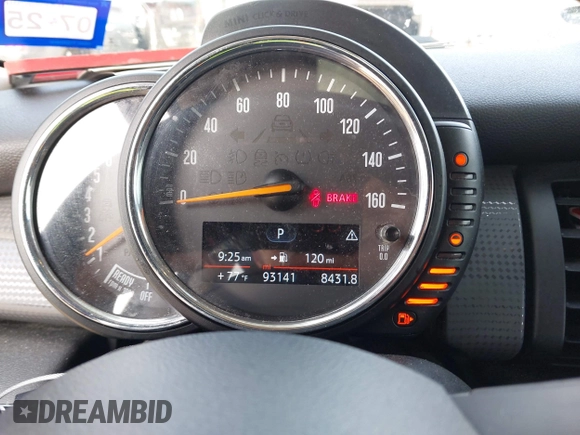 2017 MINI Hardtop Cooper z VIN WMWXP5C35H3C64595, wystawiony jako IAAI lot #42078919 z przebiegiem 93 141 mil mil oraz . Historia ofert i sprzedaży dostępna na DreamBid. Obrazek 7.