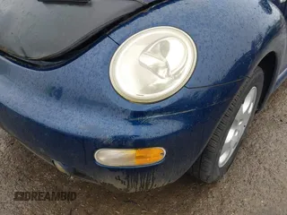 2003 Volkswagen New Beetle Coupe GLS with VIN 3VWCK21C73M428805, listed as a IAAI auction lot 41582870 with 200,010 mi miles. Bid and sale history available at carsss.com. Image 6.
