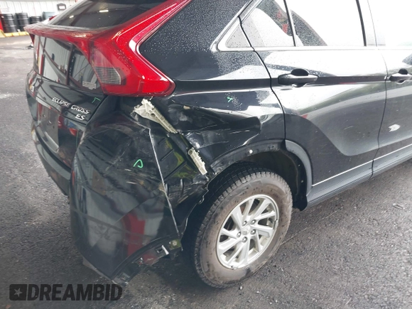 2019 Mitsubishi Eclipse Cross ES z VIN JA4AT3AA0KZ029642, wystawiony jako IAAI lot #42182240 z przebiegiem 144 028 mil mil oraz . Historia ofert i sprzedaży dostępna na DreamBid. Obrazek 6.
