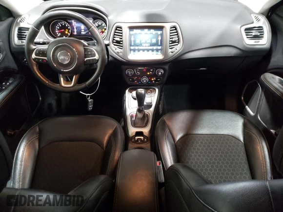 2018 Jeep Compass Latitude z VIN 3C4NJDBB5JT392910, wystawiony jako Copart lot #58401385 z przebiegiem 93 739 mil mil oraz Szkoda całkowita • Salvage title. Historia ofert i sprzedaży dostępna na DreamBid. Obrazek 8.