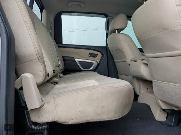 2017 Nissan Titan SV z VIN 1N6AA1EJ1HN572201, wystawiony jako Copart lot #54066705 z przebiegiem Nie podano mil oraz Czysty tytuł • Clean title. Historia ofert i sprzedaży dostępna na DreamBid. Obrazek 10.