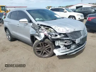 2017 Lincoln MKC Reserve with VIN 5LMCJ3D98HUL54981, listed as a IAAI auction lot 41721206 with 82,318 mi miles. Bid and sale history available at carsss.com. Image 1.