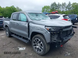 2023 Chevrolet Colorado 4WD Z71 z VIN 1GCPTDEK5P1245985, wystawiony jako IAAI lot #42257455 z przebiegiem 48 708 mil mil oraz . Historia ofert i sprzedaży dostępna na DreamBid. Obrazek 1.