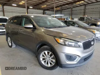 2017 Kia Sorento LX z VIN 5XYPG4A39HG273082, wystawiony jako Copart lot #60574165 z przebiegiem 169 808 mil mil oraz Czysty tytuł • Clean title. Historia ofert i sprzedaży dostępna na DreamBid. Obrazek 4.