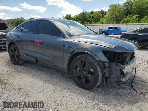 2021 Audi e-tron Sportback S line Premium Plus z VIN WA12AAGE1MB039861, wystawiony jako Copart lot #54864445 z przebiegiem 22 725 mil mil oraz Szkody całkowita. Historia ofert i sprzedaży dostępna na DreamBid. Obrazek 4.