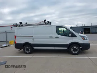 2020 Ford Transit Cargo z VIN 1FTYE1Y85LKA25294, wystawiony jako IAAI lot #42215415 z przebiegiem 228 287 mil mil oraz . Historia ofert i sprzedaży dostępna na DreamBid. Obrazek 13.