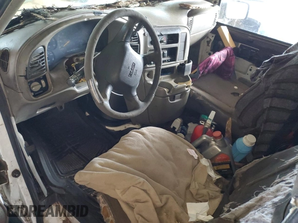 2000 GMC Safari Cargo with VIN 1GTDM19W4YB505655, listed as a Copart auction lot 43853795 with Not Provided miles and Salvage Title. Bid and sale history available at carsss.com. Image 8.