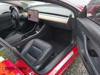 2018 Tesla Model 3 Long Range Battery z VIN 5YJ3E1EB2JF087823, wystawiony jako IAAI lot #41903609 z przebiegiem 69 749 mil mil oraz . Historia ofert i sprzedaży dostępna na DreamBid. Obrazek 5.