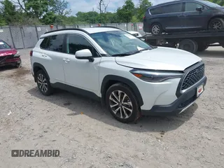 2022 Toyota Corolla Cross XLE с VIN 7MUEAABG2NV022949, выставлен на аукционе IAAI как лот 42105550 с пробегом 41 004 миль миль и . История ставок и продаж доступна на DreamBid. Изображение 1.