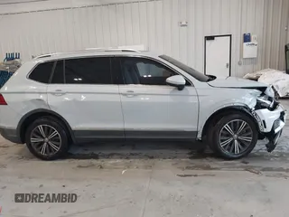 2019 Volkswagen Tiguan SE with VIN 3VV3B7AX9KM030028, listed as a IAAI auction lot 40445099 with 85,400 mi miles and . Bid and sale history available at DreamBid. Image 13.