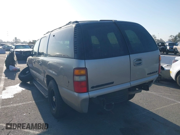 2000 Chevrolet Suburban LS with VIN 3GNEC16T3YG164300, listed as a IAAI auction lot 42003857 with 204,721 mi miles. Bid and sale history available at carsss.com. Image 3.