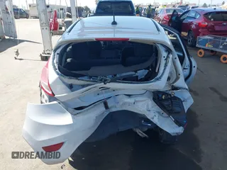 2014 Ford Fiesta SE z VIN 3FADP4EJ4EM117919, wystawiony jako IAAI lot #42262361 z przebiegiem 121 141 mil mil oraz . Historia ofert i sprzedaży dostępna na DreamBid. Obrazek 16.