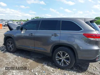 2019 Toyota Highlander LE z VIN 5TDZZRFH3KS325109, wystawiony jako IAAI lot #42160177 z przebiegiem 124 288 mil mil oraz . Historia ofert i sprzedaży dostępna na DreamBid. Obrazek 14.