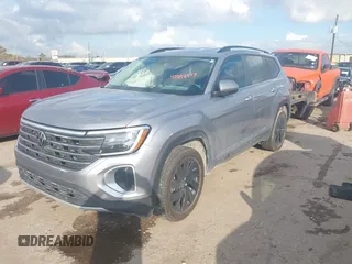 2024 Volkswagen Atlas SE с VIN 1V2WR2CA5RC523976, выставлен на аукционе IAAI как лот 41092917 с пробегом 28 065 миль миль и . История ставок и продаж доступна на DreamBid. Изображение 17.