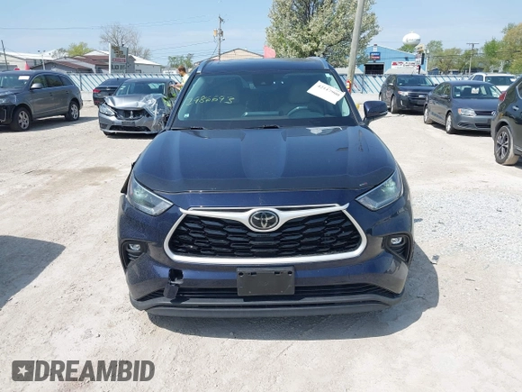 2021 Toyota Highlander XLE with VIN 5TDGZRBH4MS543611, listed as a IAAI auction lot 42117900 with 66,333 mi miles and . Bid and sale history available at DreamBid. Image 12.