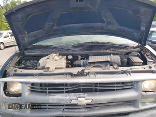 2002 Chevrolet City Express Cargo z VIN 1GCHG39R321205567, wystawiony jako IAAI lot #42304188 z przebiegiem 119 412 mil mil oraz . Historia ofert i sprzedaży dostępna na DreamBid. Obrazek 10.
