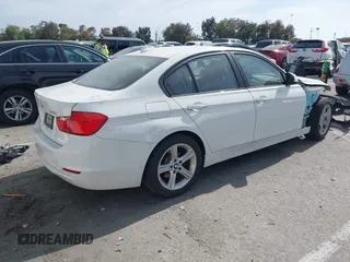2015 BMW 3 Series 328i z VIN WBA3A5G56FNS90603, wystawiony jako IAAI lot #42246838 z przebiegiem 41 799 mil mil oraz . Historia ofert i sprzedaży dostępna na DreamBid. Obrazek 4.