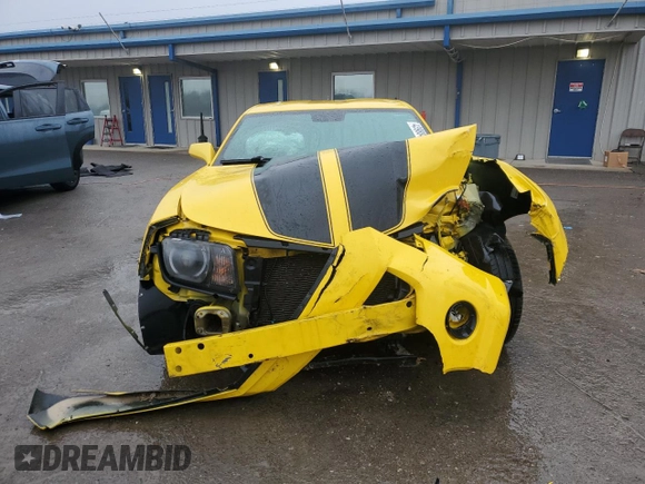 2010 Chevrolet Camaro 2SS z VIN 2G1FT1EW0A9111149, wystawiony jako Copart lot #43988415 z przebiegiem 73 678 mil mil oraz Szkody całkowita. Historia ofert i sprzedaży dostępna na DreamBid. Obrazek 5.