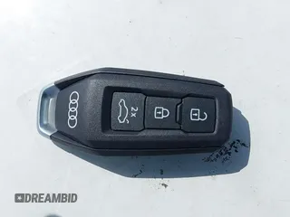2025 Audi Q6 e-tron Premium Plus z VIN WA124BGFXSA019441, wystawiony jako IAAI lot #41838548 z przebiegiem 138 mil mil oraz . Historia ofert i sprzedaży dostępna na DreamBid. Obrazek 11.