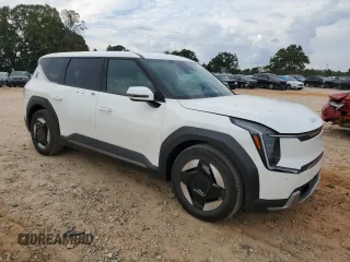 2024 Kia EV9 Light Long Range z VIN KNDAB5S19R6029900, wystawiony jako Copart lot #74714424 z przebiegiem 5380 mil mil oraz Szkody całkowita. Historia ofert i sprzedaży dostępna na DreamBid. Obrazek 4.
