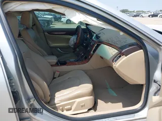 2009 Cadillac CTS RWD z VIN 1G6DV57V990149721, wystawiony jako IAAI lot #42293590 z przebiegiem 64 642 mil mil oraz . Historia ofert i sprzedaży dostępna na DreamBid. Obrazek 5.
