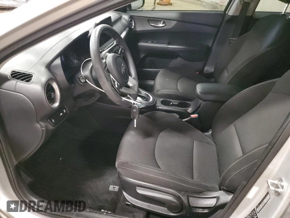 2021 Kia Forte LXS z VIN 3KPF24AD2ME345539, wystawiony jako Copart lot #55319665 z przebiegiem 102 789 mil mil oraz Nie do naprawy • Non repairable. Historia ofert i sprzedaży dostępna na DreamBid. Obrazek 7.