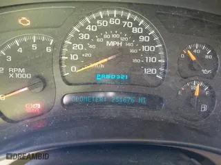 2004 Chevrolet Suburban LS with VIN 1GNFK16Z54J271918, listed as a IAAI auction lot 38862513 with 251,676 mi miles. Bid and sale history available at carsss.com. Image 7.